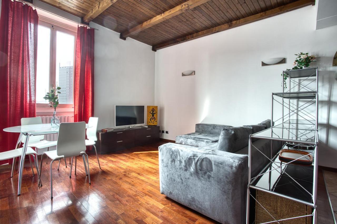 Joivy Charming Apartment In The Heart Of Isola District Milão Exterior foto