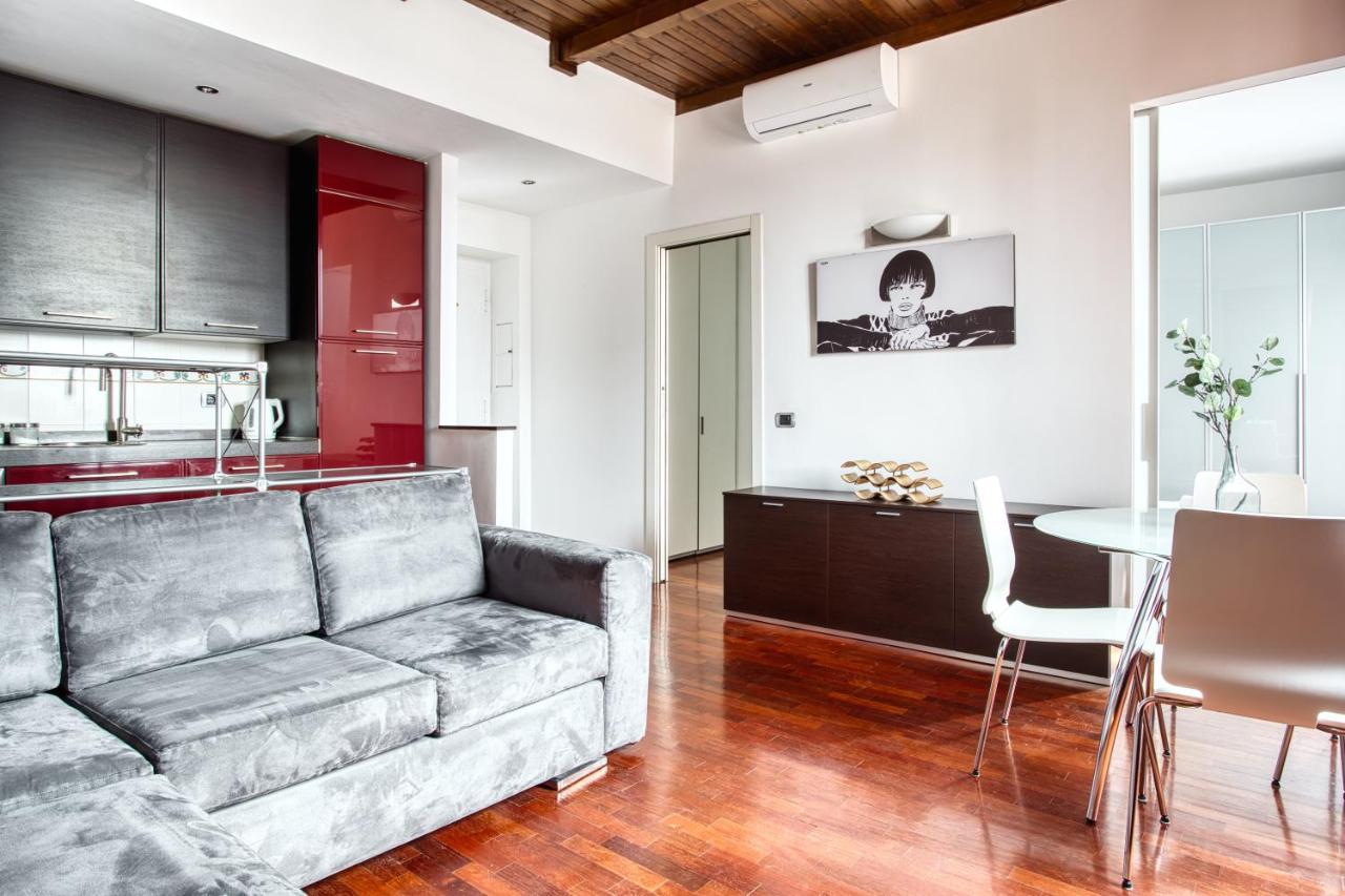 Joivy Charming Apartment In The Heart Of Isola District Milão Exterior foto