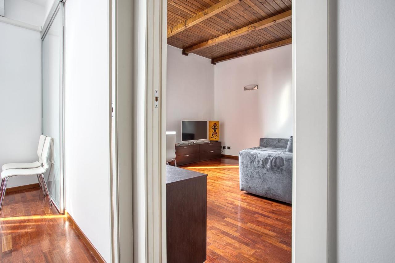 Joivy Charming Apartment In The Heart Of Isola District Milão Exterior foto